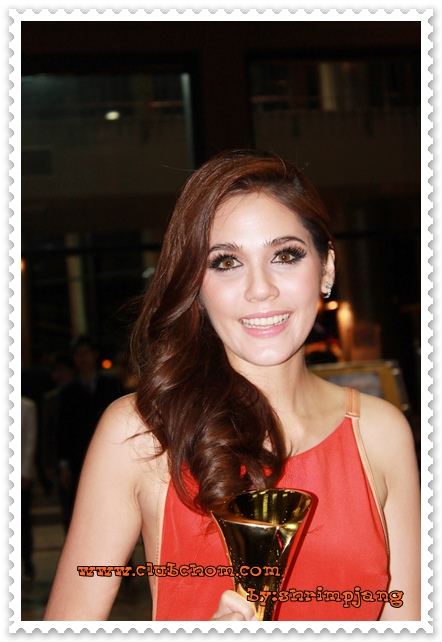 ชมพู่ อารยา ในงานประกาศผลรางวัลสยามดารา 2011