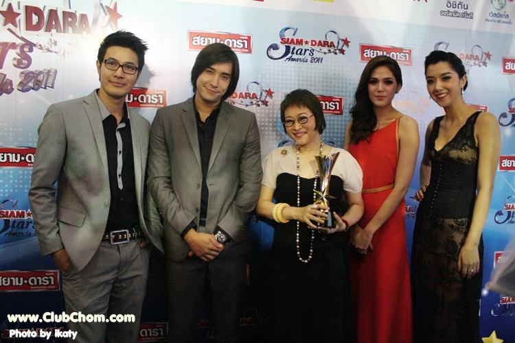 ชมพู่ อารยา ในงานประกาศผลรางวัลสยามดารา 2011