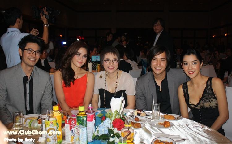 ชมพู่ อารยา ในงานประกาศผลรางวัลสยามดารา 2011