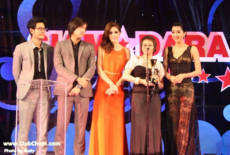 ชมพู่ อารยา ในงานประกาศผลรางวัลสยามดารา 2011
