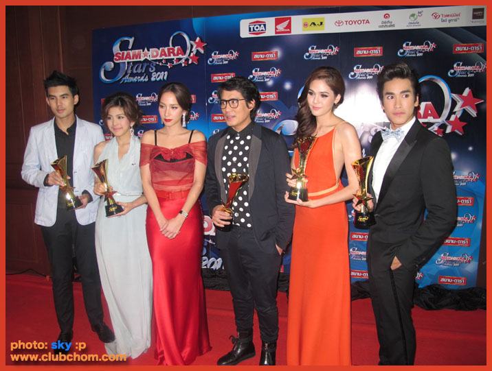 ชมพู่ อารยา ในงานประกาศผลรางวัลสยามดารา 2011