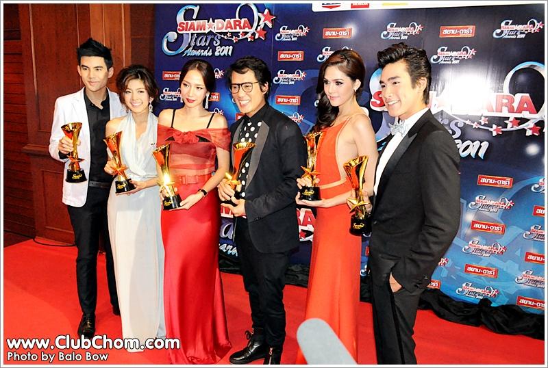 ชมพู่ อารยา  ในงานสยามดารา สตาร์อวอร์ด 2011