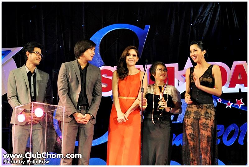 ชมพู่ อารยา  ในงานสยามดารา สตาร์อวอร์ด 2011