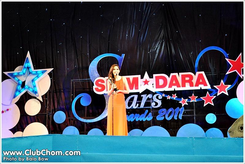 ชมพู่ อารยา  ในงานสยามดารา สตาร์อวอร์ด 2011