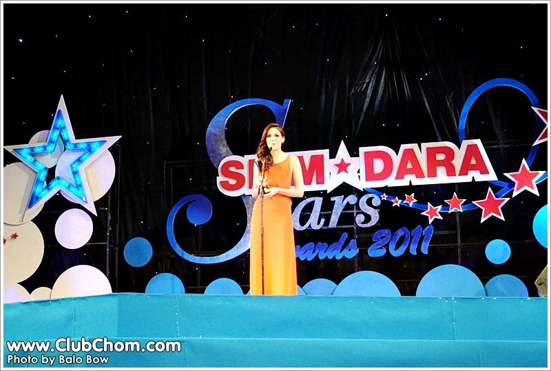 ชมพู่ อารยา  ในงานสยามดารา สตาร์อวอร์ด 2011