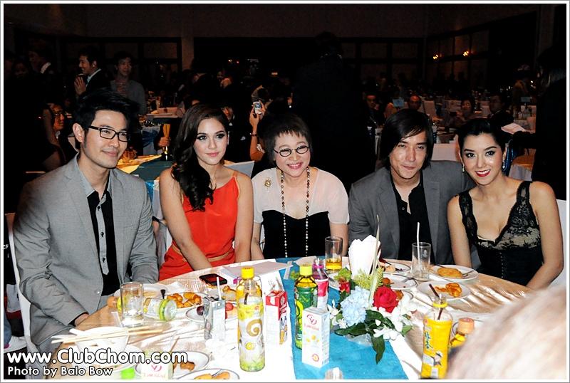 ชมพู่ อารยา  ในงานสยามดารา สตาร์อวอร์ด 2011