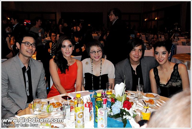 ชมพู่ อารยา  ในงานสยามดารา สตาร์อวอร์ด 2011
