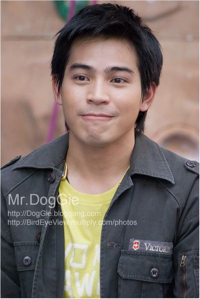 บรรดานักแสดงในสังกัดช่อง 3