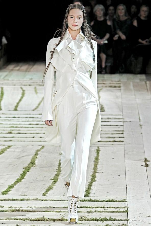 Alexander McQueen : Spring/Summer 2011