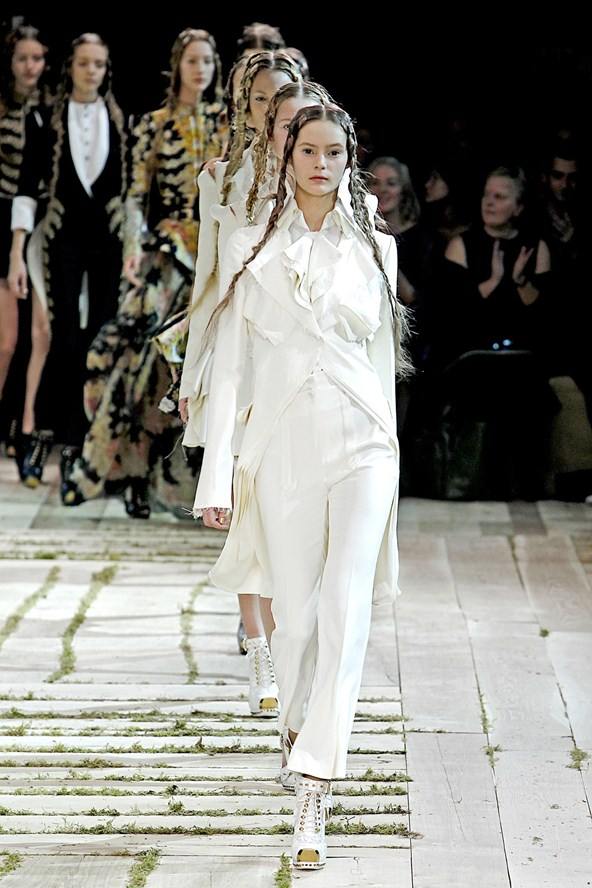 Alexander McQueen : Spring/Summer 2011