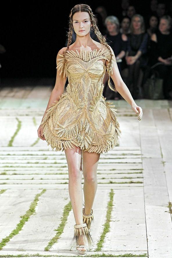 Alexander McQueen : Spring/Summer 2011