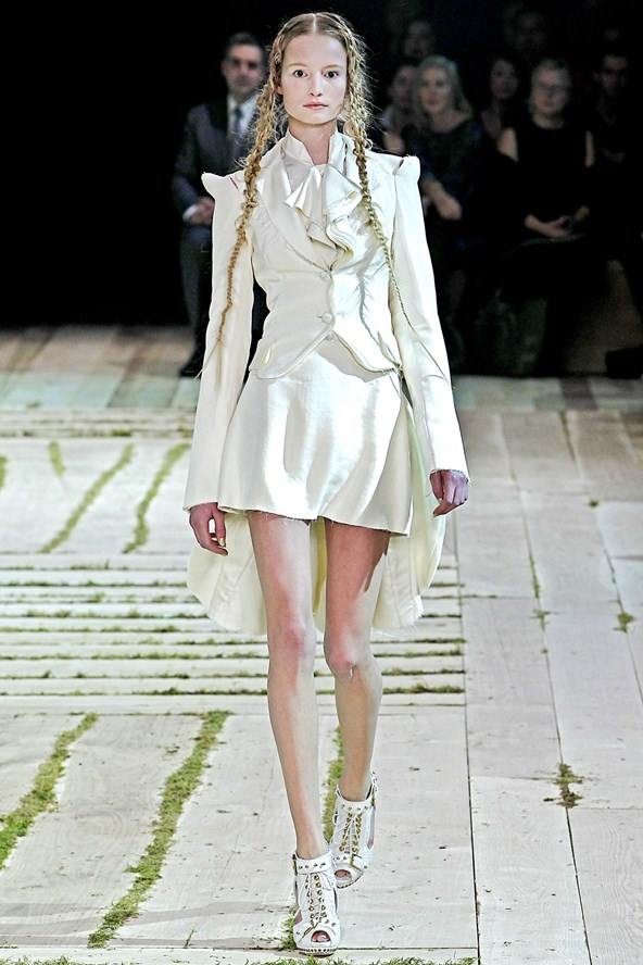 Alexander McQueen : Spring/Summer 2011