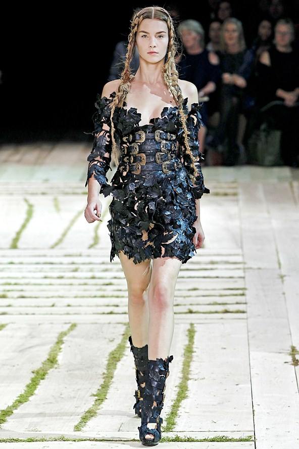 Alexander McQueen : Spring/Summer 2011