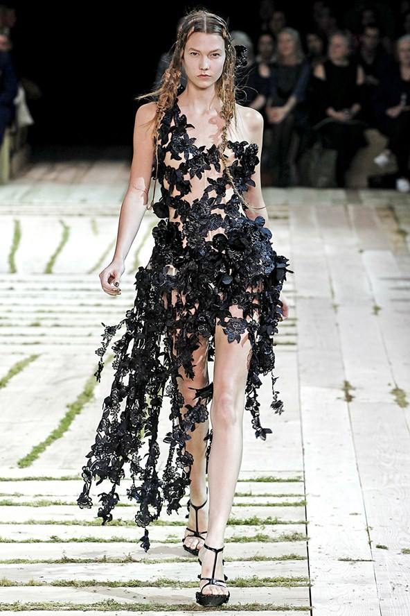 Alexander McQueen : Spring/Summer 2011