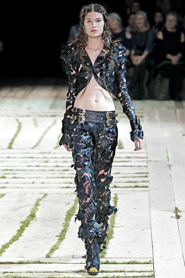 Alexander McQueen : Spring/Summer 2011