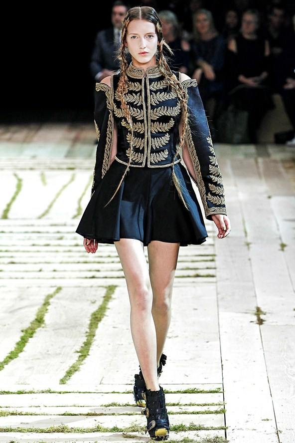 Alexander McQueen : Spring/Summer 2011