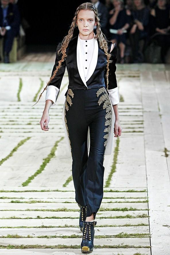Alexander McQueen : Spring/Summer 2011
