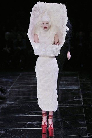 รำลึกผลงาน Alexander McQueen : Autumn/Winter 2009-10