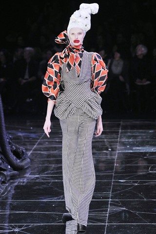 รำลึกผลงาน Alexander McQueen : Autumn/Winter 2009-10