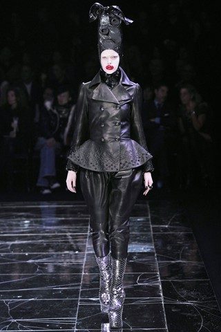 รำลึกผลงาน Alexander McQueen : Autumn/Winter 2009-10
