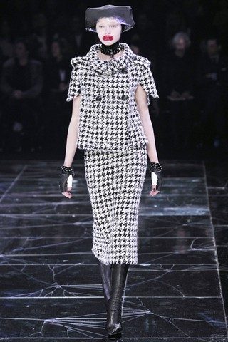 รำลึกผลงาน Alexander McQueen : Autumn/Winter 2009-10
