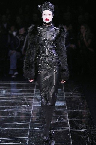 รำลึกผลงาน Alexander McQueen : Autumn/Winter 2009-10