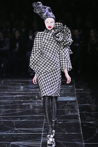 รำลึกผลงาน Alexander McQueen : Autumn/Winter 2009-10