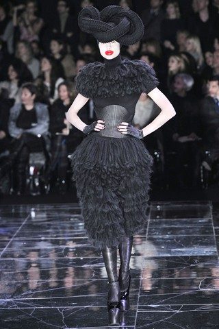 รำลึกผลงาน Alexander McQueen : Autumn/Winter 2009-10