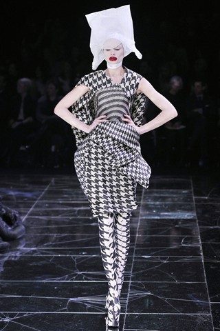 รำลึกผลงาน Alexander McQueen : Autumn/Winter 2009-10