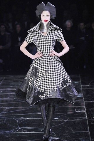 รำลึกผลงาน Alexander McQueen : Autumn/Winter 2009-10