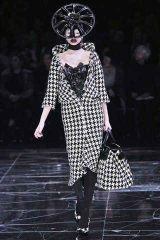 รำลึกผลงาน Alexander McQueen : Autumn/Winter 2009-10