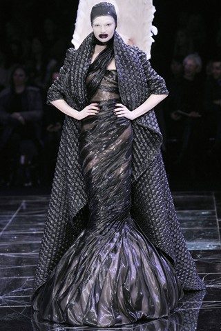 รำลึกผลงาน Alexander McQueen : Autumn/Winter 2009-10