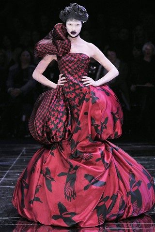 รำลึกผลงาน Alexander McQueen : Autumn/Winter 2009-10