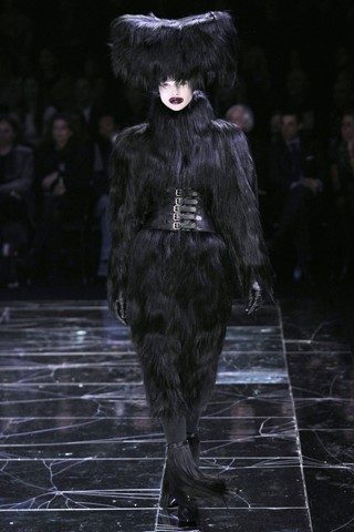 รำลึกผลงาน Alexander McQueen : Autumn/Winter 2009-10