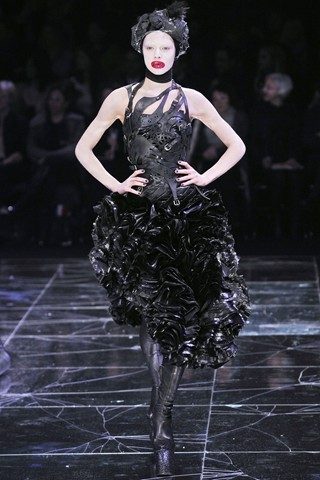 รำลึกผลงาน Alexander McQueen : Autumn/Winter 2009-10