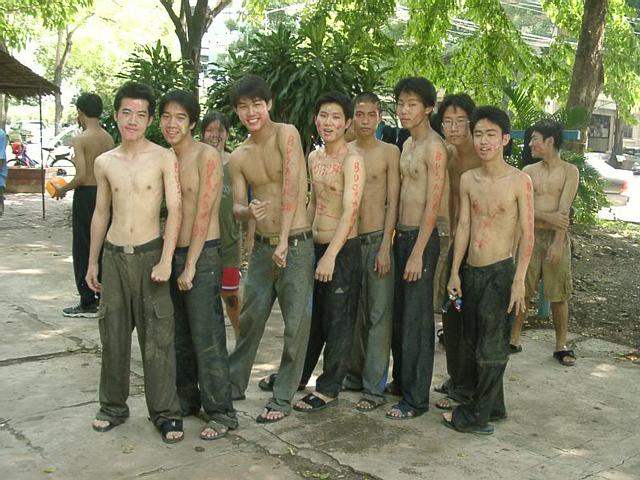 มารุมเป็นกลุ่มแบบนี้ ยอมป๊ะ