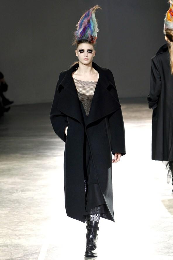 Yohji Yamamoto : Autumn/Winter 2011-12