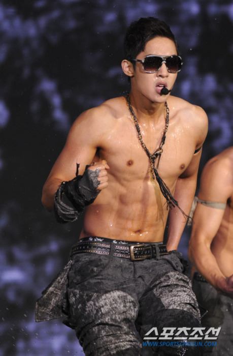 ล่ำ เล่น เต้น เปียก!!!
