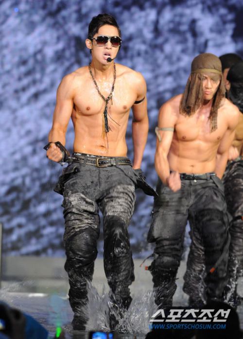 ล่ำ เล่น เต้น เปียก!!!