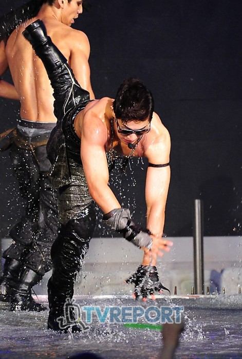 ล่ำ เล่น เต้น เปียก!!!