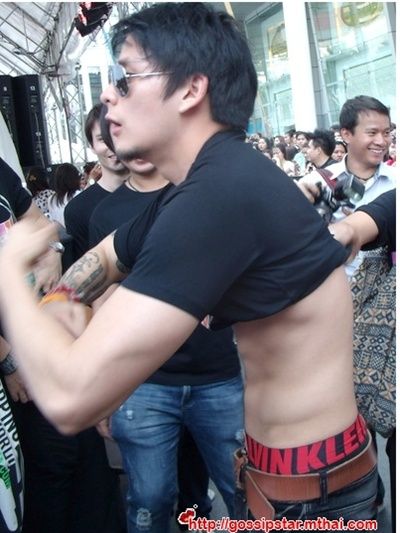 แทค หุ่นล่ำบึ้กน่าฟัดอย่างแรง