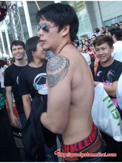 แทค หุ่นล่ำบึ้กน่าฟัดอย่างแรง