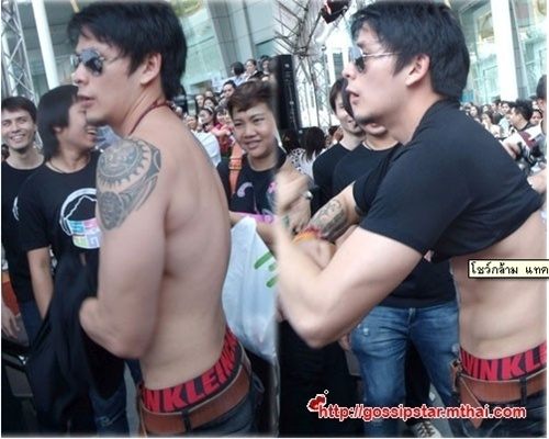 แทค หุ่นล่ำบึ้กน่าฟัดอย่างแรง