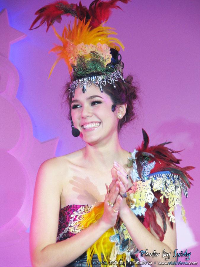 ชมพู่ อารยา สวมบทหมอลำซิ่งโชว์ลีลาแดนซ์กระจาย
