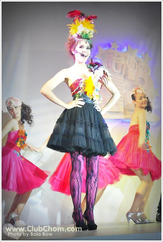 ชมพู่ อารยา สวมบทหมอลำซิ่งโชว์ลีลาแดนซ์กระจาย