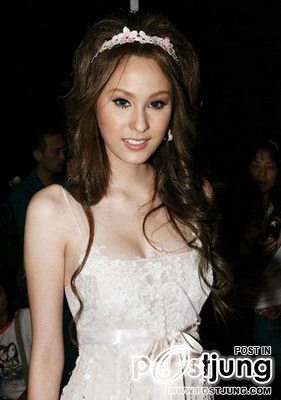 สาวผมลอนด์ คนไหนน่ารักโดนใจคุณที่สุด