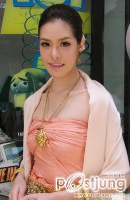 มาดูสาวๆในชุดไทยกันค่ะ