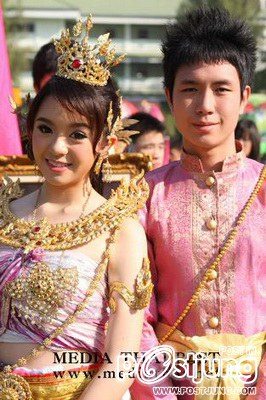 มาดูสาวๆในชุดไทยกันค่ะ