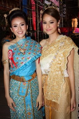มาดูสาวๆในชุดไทยกันค่ะ