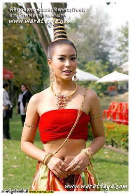 มาดูสาวๆในชุดไทยกันค่ะ